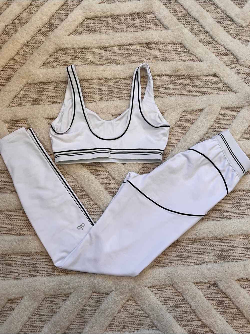 Set!(2)ALO Airbrush HighWaist Heart Throb Legging XS & Bra S White Black - Picture 5 of 16